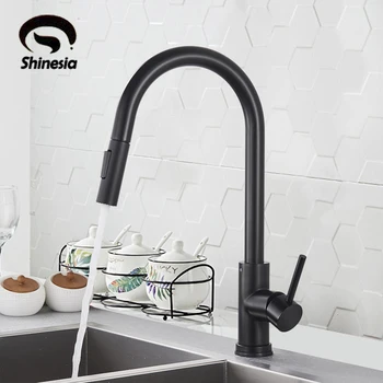 Shinesia Черен с кухненски смесител Разтегателен кран за кухненски мивки, монтирани на бортике, въртящи се на 360 градуса смесител за топла и студена вода